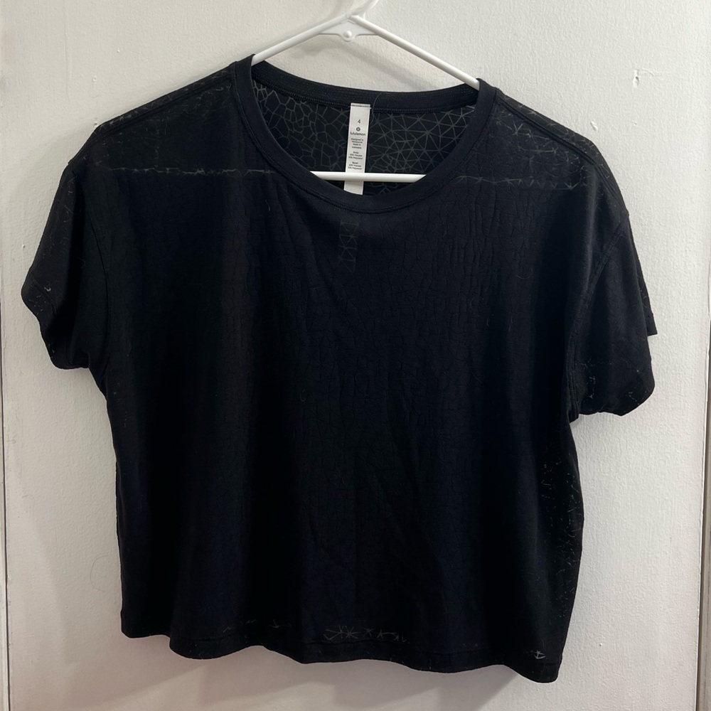 lululemon Cropped Cates Tee Veil (Triangle Pattern)